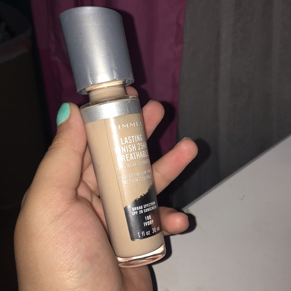 Rimmle foundation 100 covers pores!